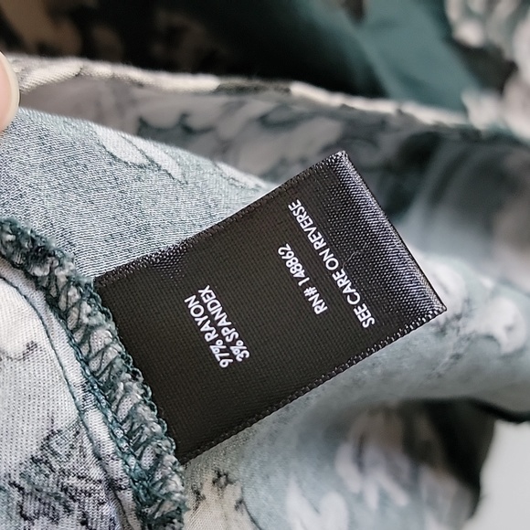 Torrid 2 Floral Flowy Shirt - Picture 5 of 5